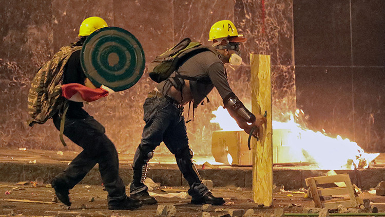 Peru’da sokaklar kaynıyor: Binlerce kişi hükümete karşı ayakta Peru’da sokaklar kaynıyor: Binlerce kişi hükümete karşı ayakta