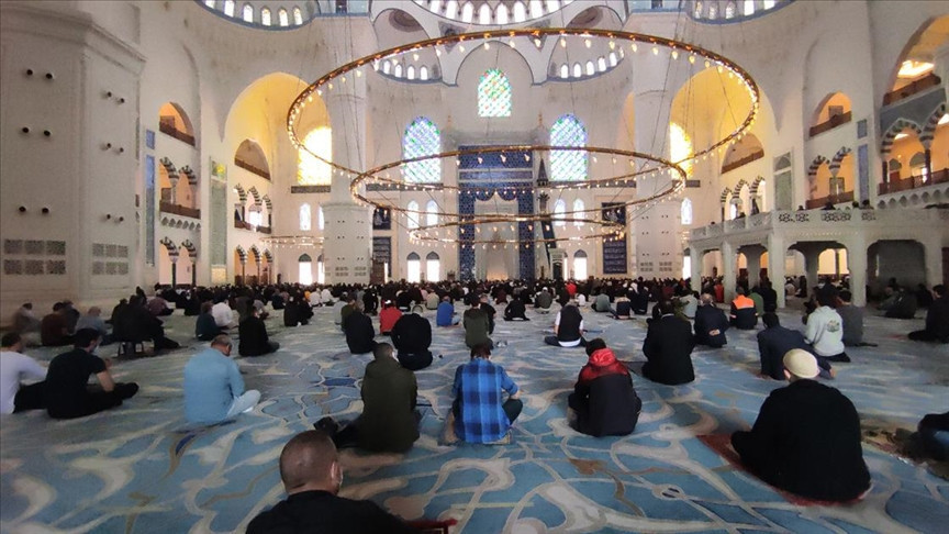 İL İL CUMA NAMAZI SAATİ İSTANBUL ANKARA İZMİR (17 Ekim cuma namazı vakitleri 2025) | Bu hafta cuma namazı kaçta, ne zaman Cuma namazı ne kadar sürer, kaç rekat, nasıl kılınır Diyanet ile 81 ilin cuma namazı saatleri görüntüleme ekranı