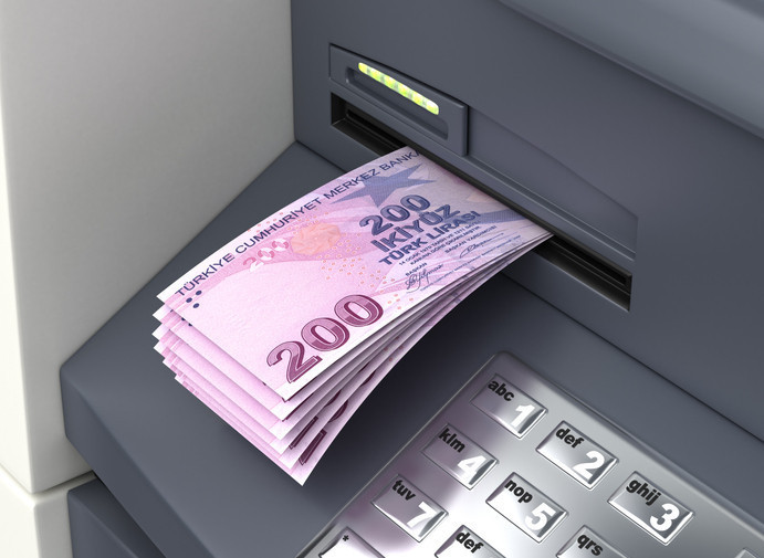 ATM’de bulunan para sahibini arıyor: Yaklaşık 37 bin TL