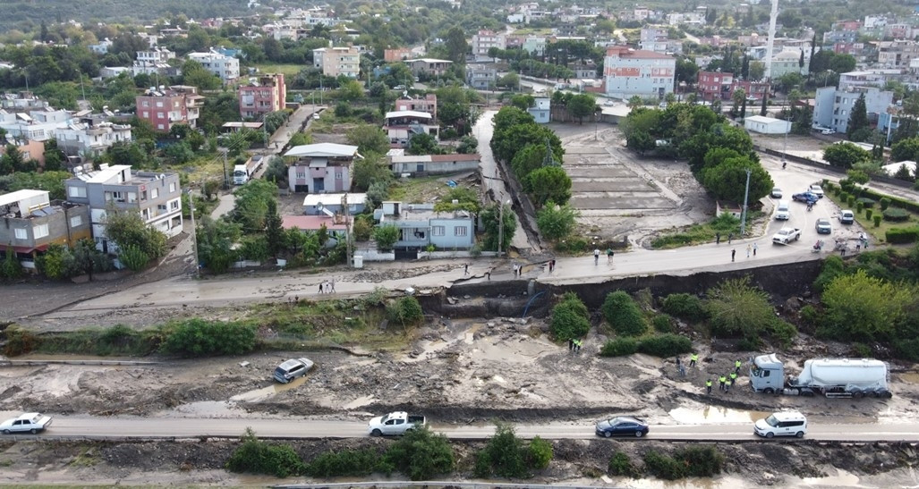 Toprakkale-İskenderun Otoyolunda araçlar mahsur kaldı