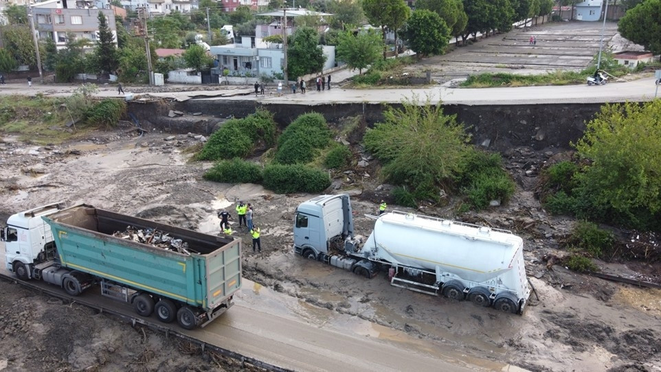 Toprakkale-İskenderun Otoyolunda araçlar mahsur kaldı