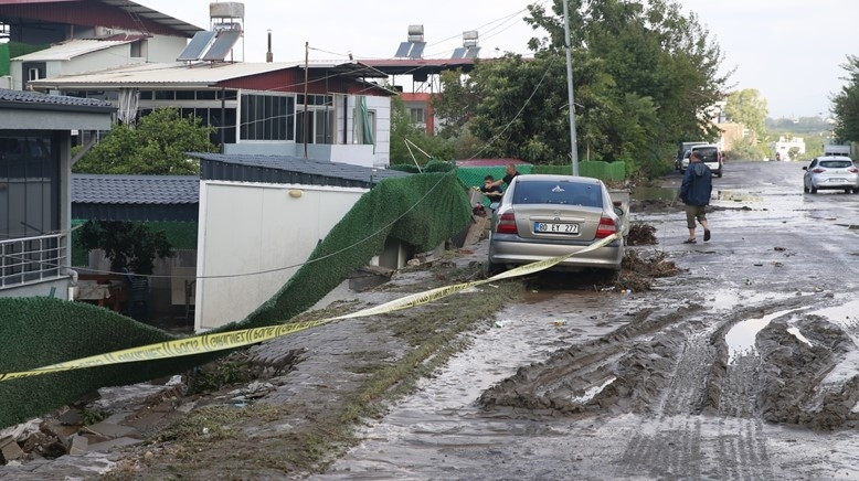 Toprakkale-İskenderun Otoyolunda araçlar mahsur kaldı
