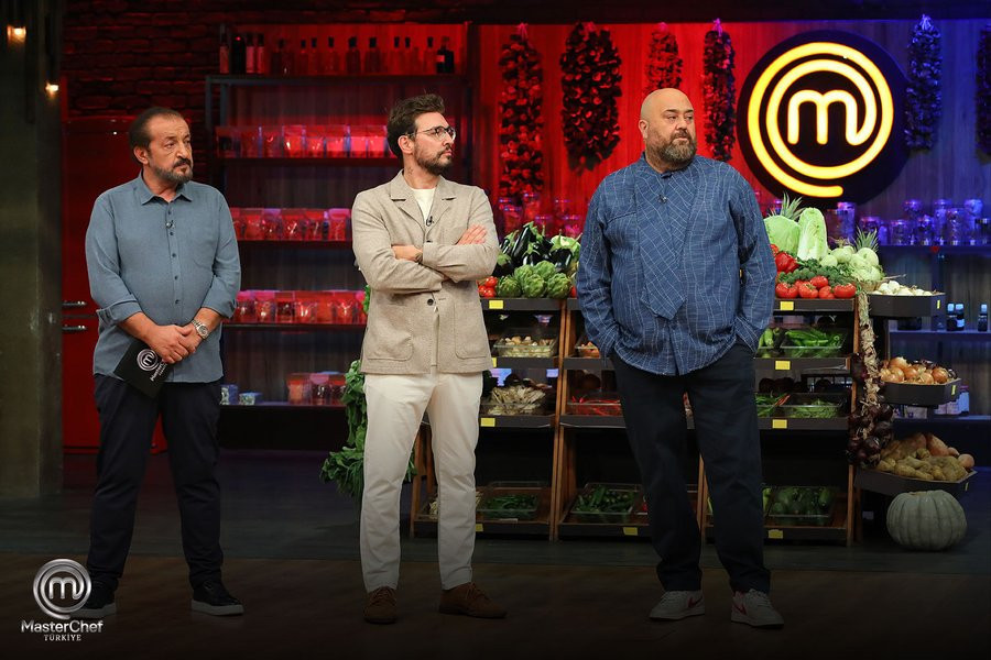 MASTERCHEF 1. VE 2. ELEME ADAYI KİM OLDU, POTAYA KİM GİTTİ (20 Ekim 2025 Pazartesi) | MasterChef haftanın 1. dokunulmazlık oyununu hangi takım kazandı İşte nostaljik pastane ürünleri gecesinde MasterChef haftanın eleme adayları