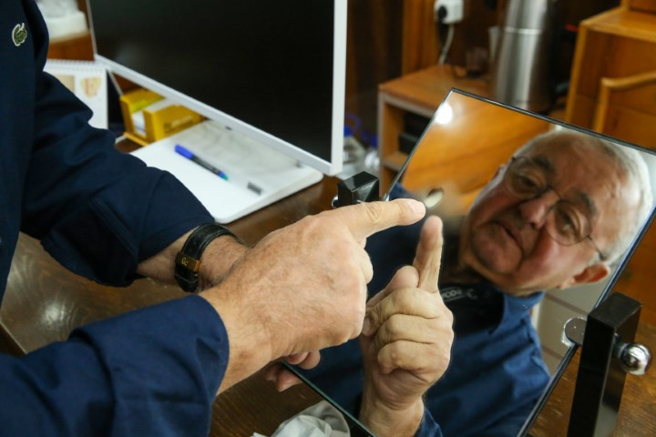 60 yıldır sürdürdüğü mesleği parmak izlerini yok etti | Nüfus Müdürlüğündeki personel şaşkına döndü