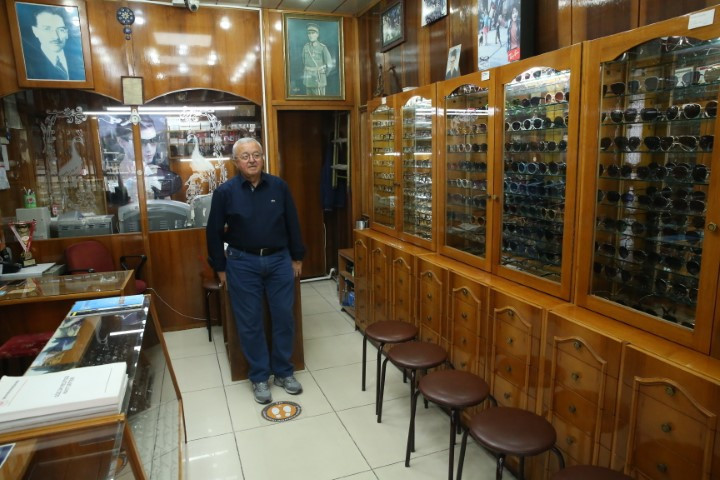 60 yıldır sürdürdüğü mesleği parmak izlerini yok etti | Nüfus Müdürlüğündeki personel şaşkına döndü