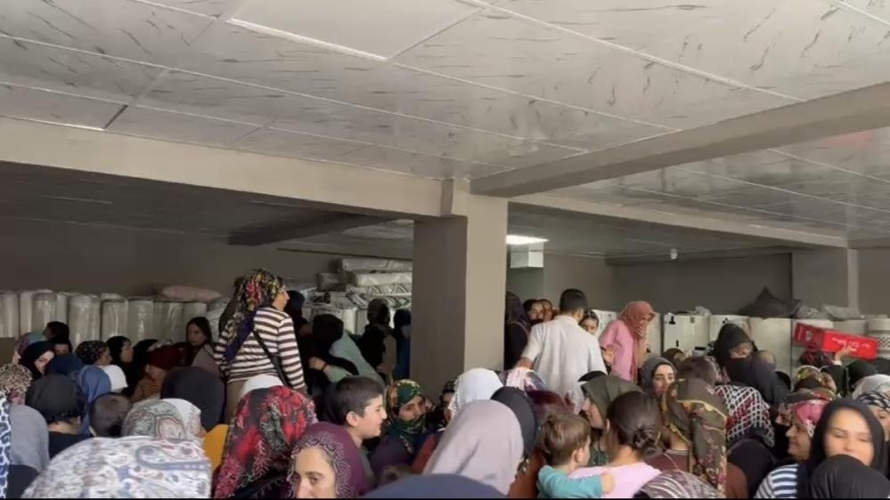 Fiyatının bin liraya düştüğünü duyan koşup geldi Satın alabilmek için birbirleriyle yarıştılar, izdiham çıktı