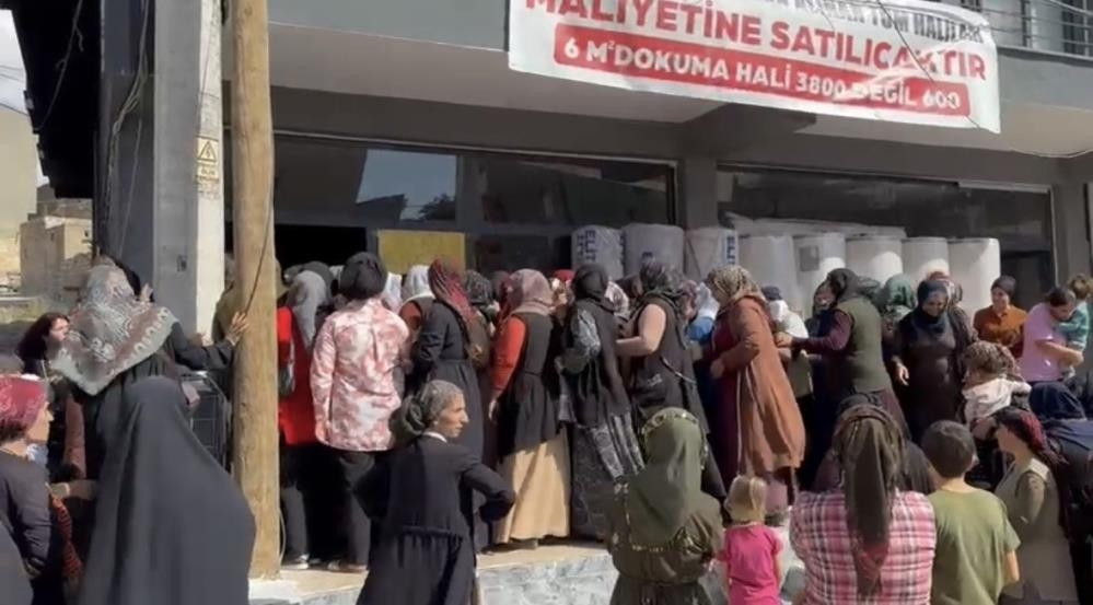 Fiyatının bin liraya düştüğünü duyan koşup geldi Satın alabilmek için birbirleriyle yarıştılar, izdiham çıktı