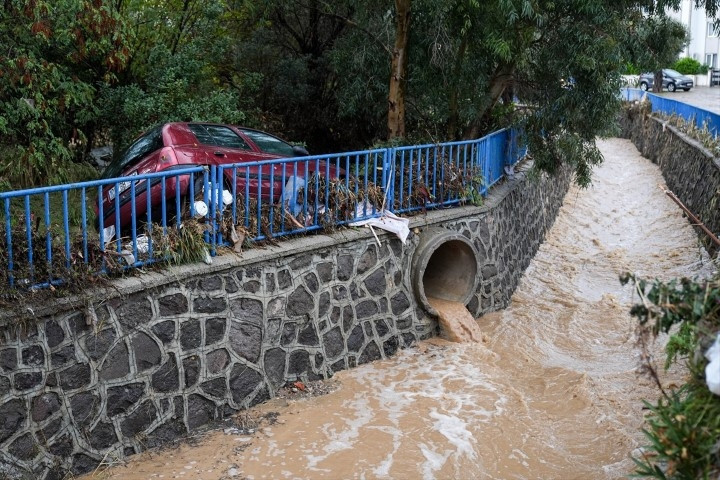 Meteoroloji uyarmıştı Sağanak sonrası kent sular altında kaldı, vatandaşlar kabusu yaşadı