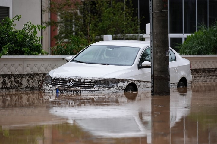 Meteoroloji uyarmıştı Sağanak sonrası kent sular altında kaldı, vatandaşlar kabusu yaşadı