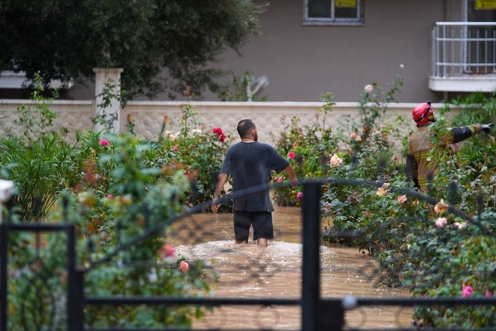 Meteoroloji uyarmıştı Sağanak sonrası kent sular altında kaldı, vatandaşlar kabusu yaşadı