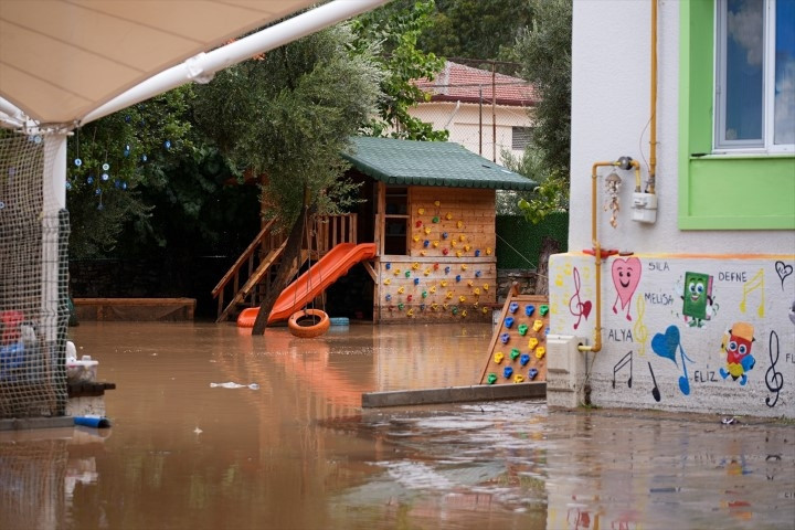 Meteoroloji uyarmıştı Sağanak sonrası kent sular altında kaldı, vatandaşlar kabusu yaşadı
