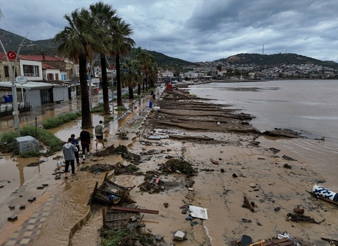 Meteoroloji uyarmıştı Sağanak sonrası kent sular altında kaldı, vatandaşlar kabusu yaşadı