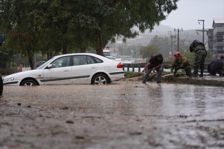 Meteoroloji uyarmıştı Sağanak sonrası kent sular altında kaldı, vatandaşlar kabusu yaşadı