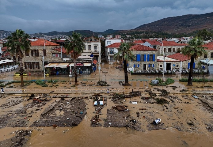 Meteoroloji uyarmıştı Sağanak sonrası kent sular altında kaldı, vatandaşlar kabusu yaşadı