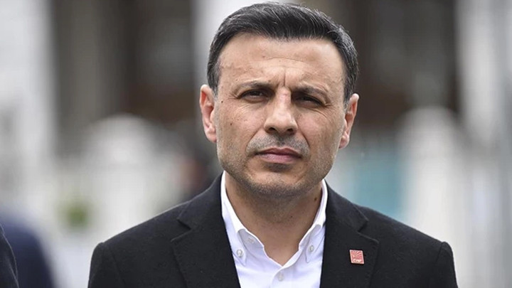 CHP İstanbul İl Başkanı seçilen Özgür Çelik, mazbatasını aldı