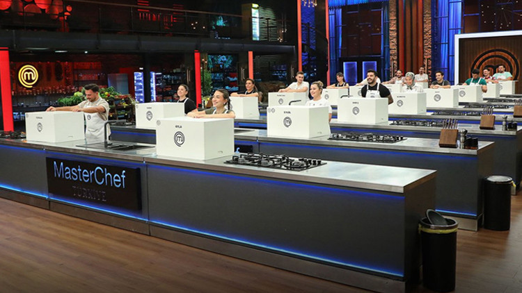 MasterChef Türkiye'de kaptanlık oyununu kim kazandı? 26 Ekim MasterChef'te Mavi ve Kırmızı Takım kaptanı belli oldu MasterChef kaptanlık oyununu kim kazandı Dün akşam (26 Ekim) MasterChef Mavi Takım kaptanı ve Kırmızı Takım kaptanı kim oldu İşte haftanın takımları