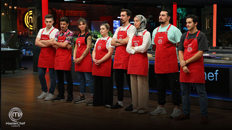 MasterChef kaptanlık oyununu kim kazandı Dün akşam (26 Ekim) MasterChef Mavi Takım kaptanı ve Kırmızı Takım kaptanı kim oldu İşte haftanın takımları