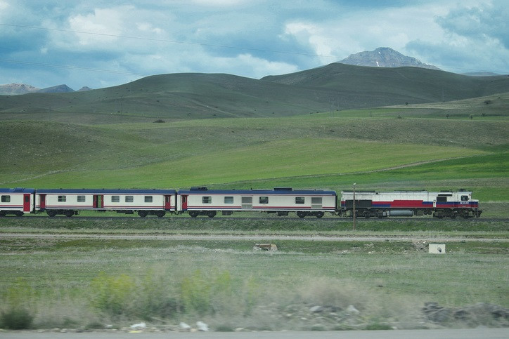 DOĞU EKSPRESİ KAÇ SAAT SÜRÜYOR