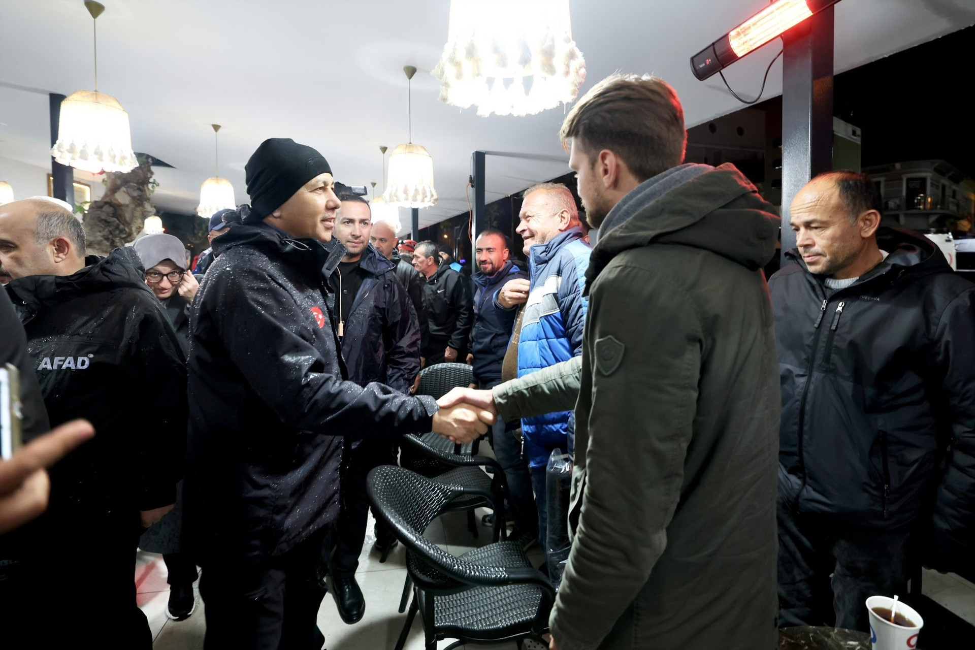 Balıkesir’in Sındırgı ilçesinde 6.1 büyüklüğünde deprem Enkaz alanları görüntülendi