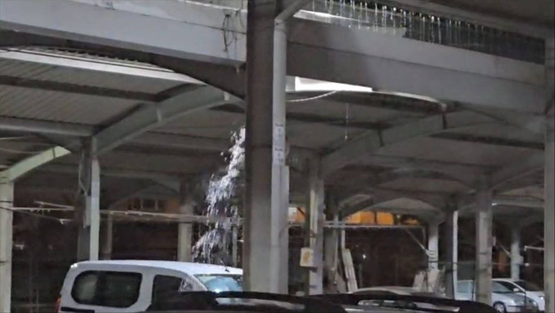 Balıkesir’in Sındırgı ilçesinde 6.1 büyüklüğünde deprem Enkaz alanları görüntülendi