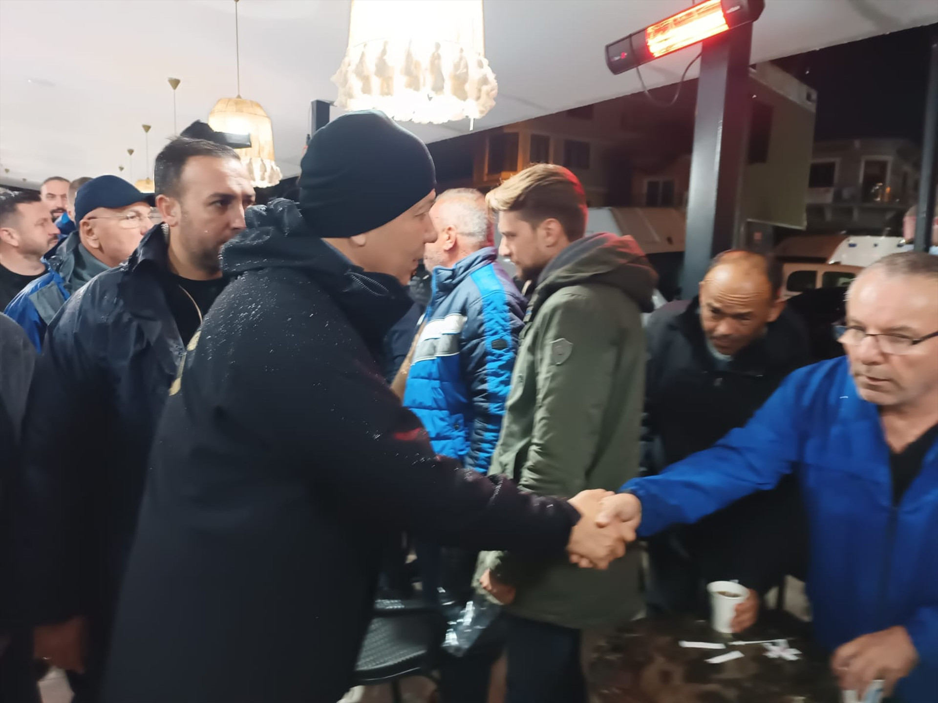 Balıkesir’in Sındırgı ilçesinde 6.1 büyüklüğünde deprem Enkaz alanları görüntülendi