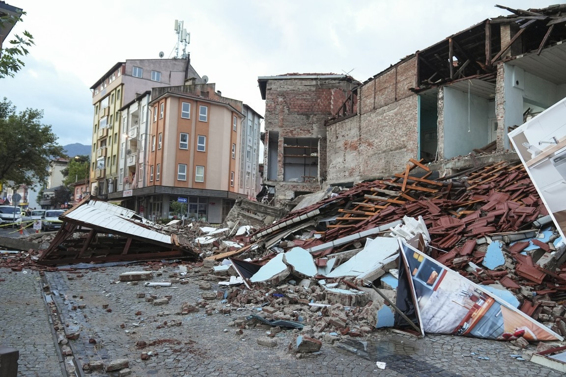 Balıkesirde deprem bölgesinden yeni görüntüler