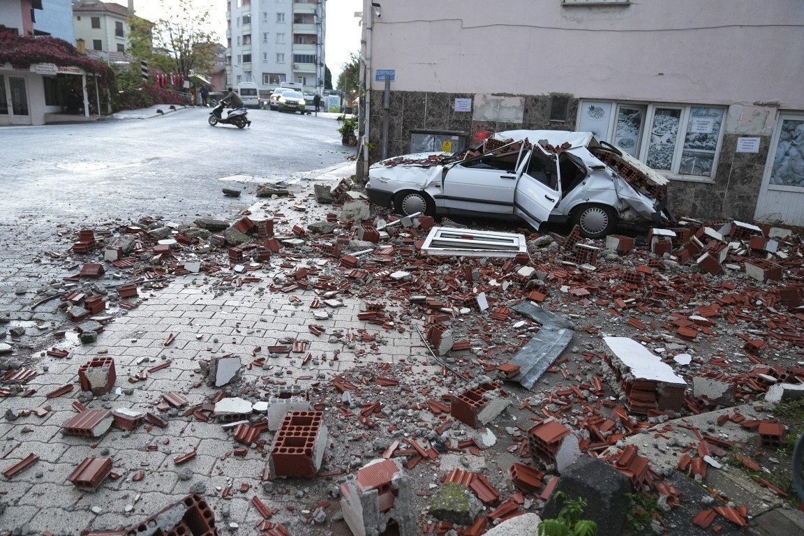 Balıkesirde deprem bölgesinden yeni görüntüler