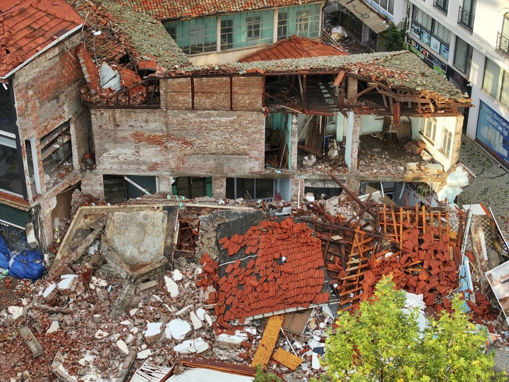 Balıkesirde deprem bölgesinden yeni görüntüler