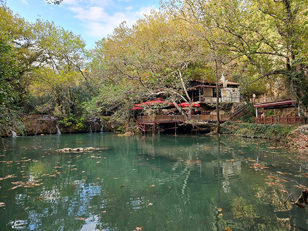 Kenan Evrenin gizli köşkü ortaya çıktı Ünlü bir sanatçıyla gelmiş | Ziyarete açık, görmeden gitmeyin