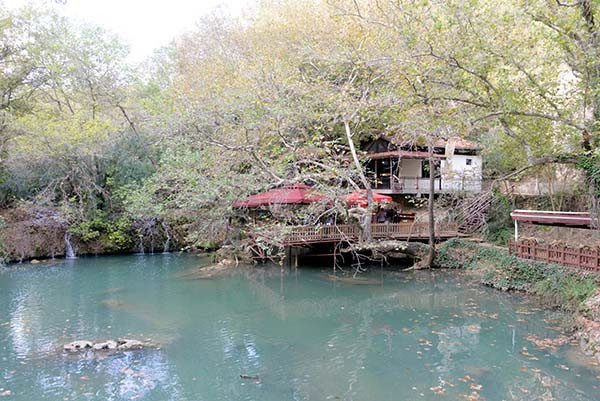 Kenan Evrenin gizli köşkü ortaya çıktı Ünlü bir sanatçıyla gelmiş | Ziyarete açık, görmeden gitmeyin