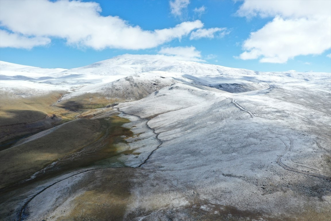 Kış bastırdı, bölge beyaza büründü Hava sıcaklığı eksi 5 dereceye kadar düştü