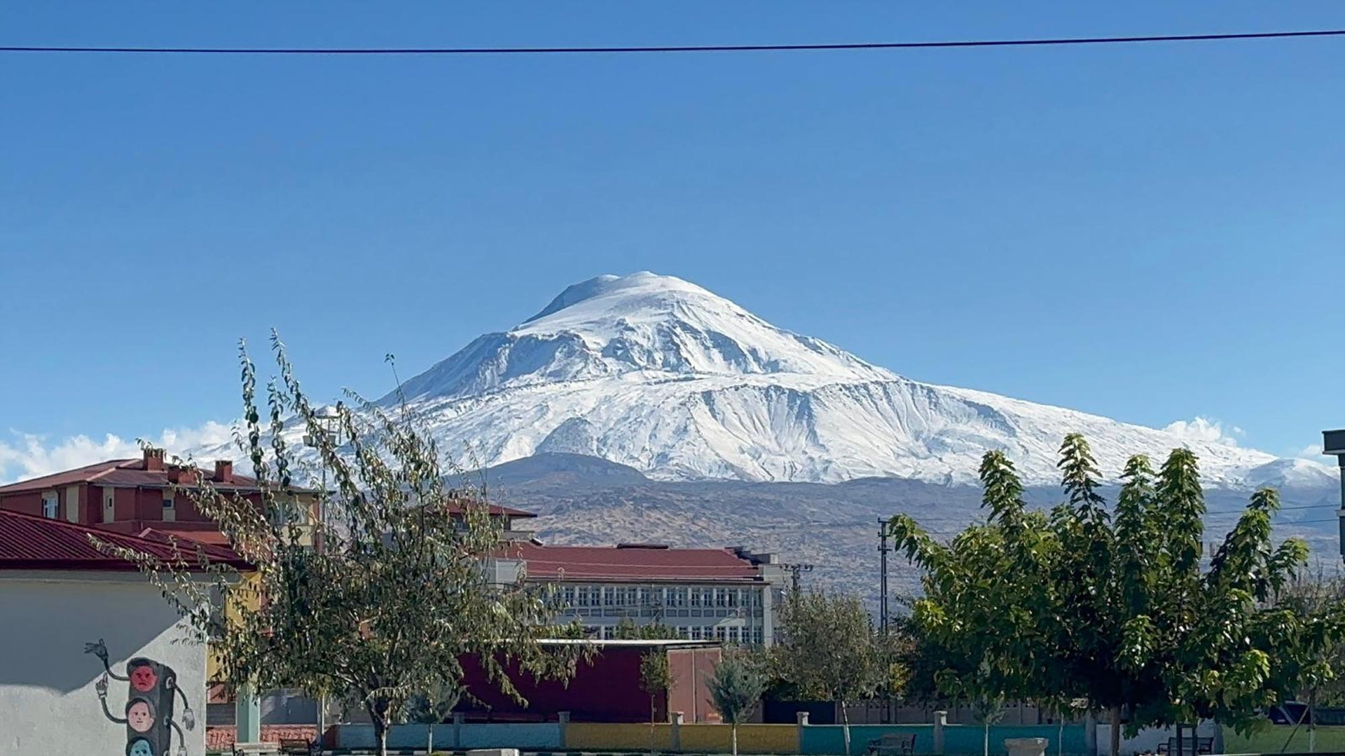 AĞRI DAĞI KARLA KAPLANDI AĞRI DAĞI KARLA KAPLANDI