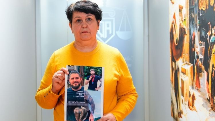 Oğlunu bulana 500 bin lira ödül verecek