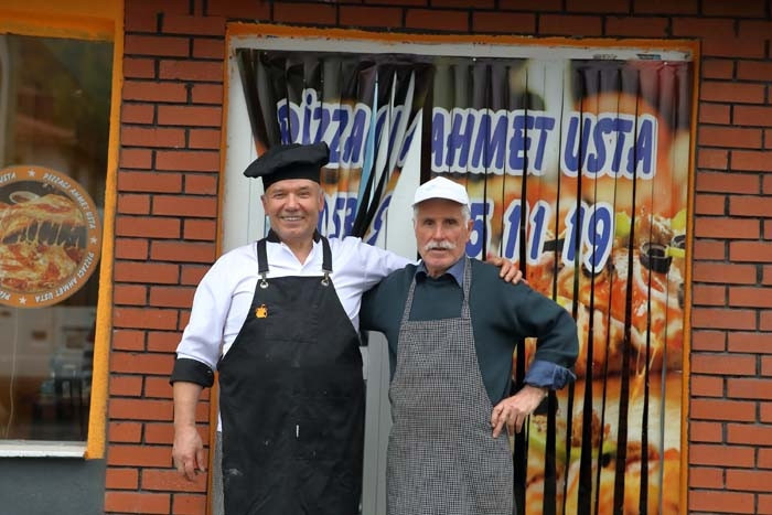 Emekli olduktan sonra köyüne döndü Evinin bahçesine yaptı | Tutmaz dediler ama taleplere yetişemiyor: Eşim amacına ulaştı