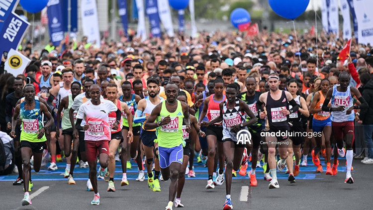 İSTANBULDA BUGÜN TRAFİĞE KAPALI YOLLAR VE ALTERNATİF GÜZERGAHLAR || İstanbul Maratonu nedeniyle bugün (2 Kasım Pazar) hangi yollar kapalı olacak, saat kaçta açılacak
