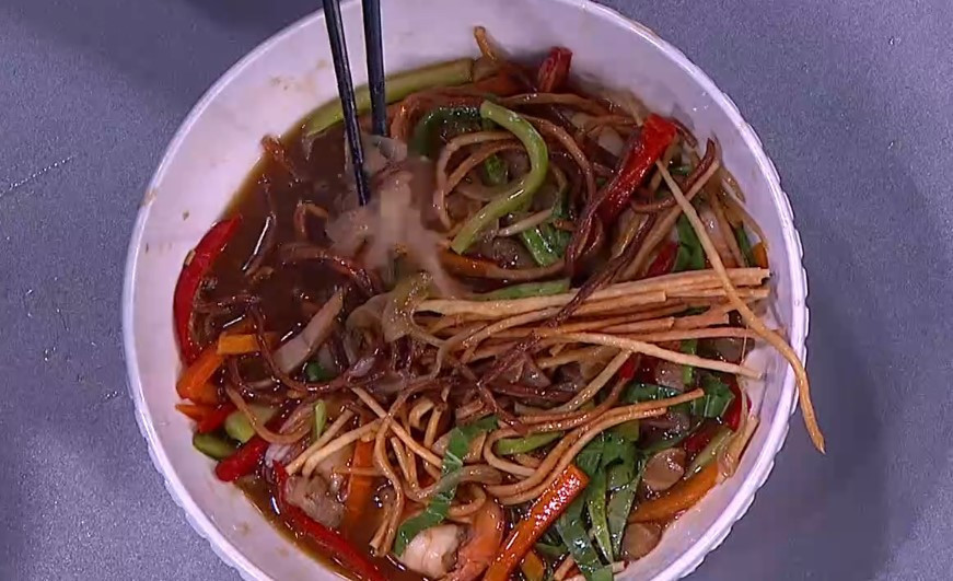 MASTERCHEFTE ELENEN İSİM BELLİ OLDU Dün akşam (1 Kasım son bölüm) MasterChefte kim elendi, yarışmaya kim veda etti İşte, bu hafta elenen yarışmacı