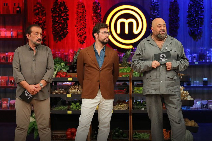 3 Kasım MasterChef'te eleme adayı kim oldu? İşte MasterChef'te haftanın ilk eleme adayları... MASTERCHEF ELEME ADAYI KİM OLDU (1. VE 2. ADAY) 3 Kasım 2025 Pazartesi- Son bölüm | Dün akşam MasterChef potaya kim gitti, dokunulmazlık oyununu hangi takım kazandı İşte MasterChefte haftanın ilk eleme adayları