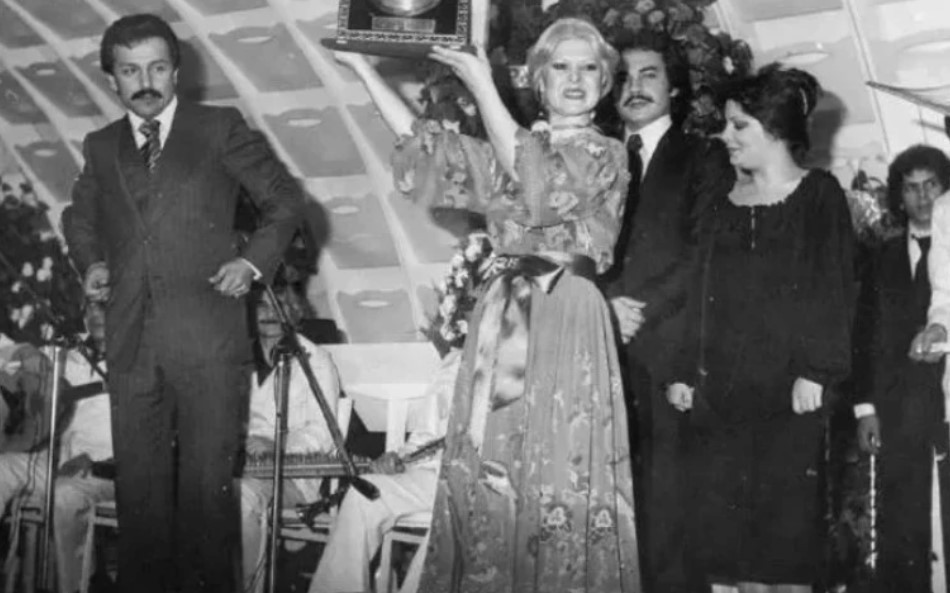 Fotoğraftaki herkes ünlü Sen gittin, biz eksik kaldık... 