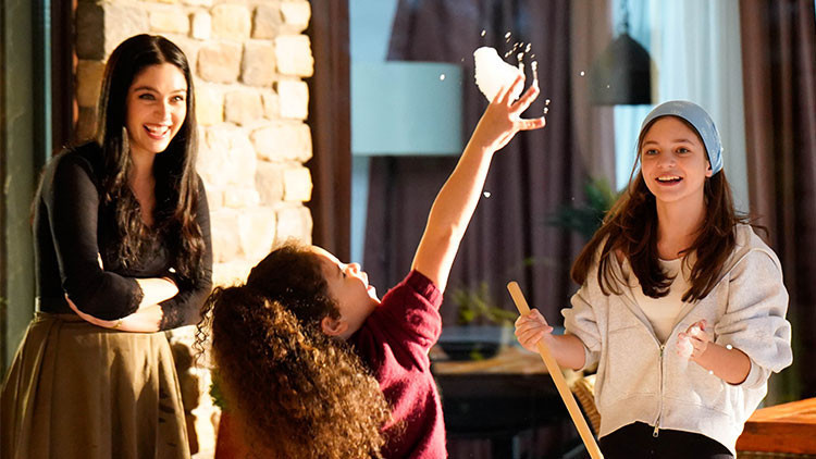 Halı yıkayarak terapi yaptılar! Zeynep'ten mutsuzluğa köpüklü çözüm