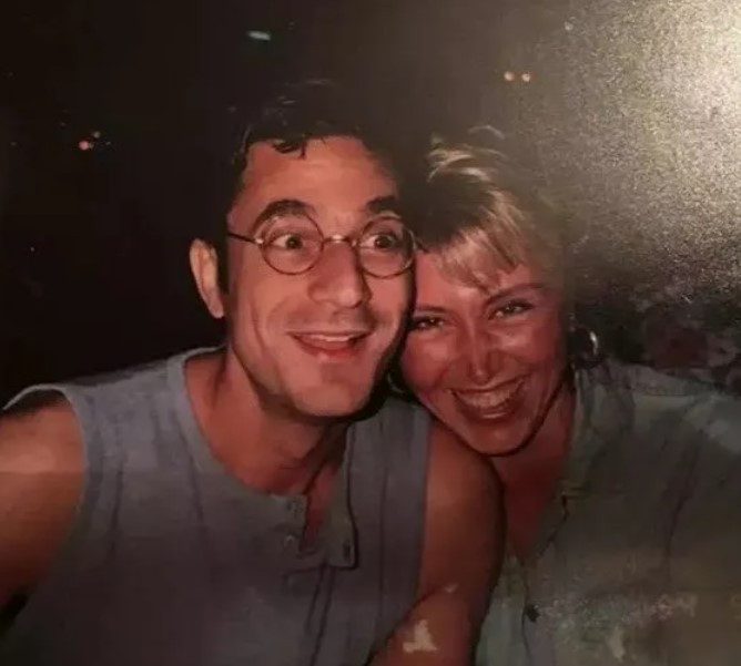 Eski eşlerimden özür diliyorum, hepsini aldattım