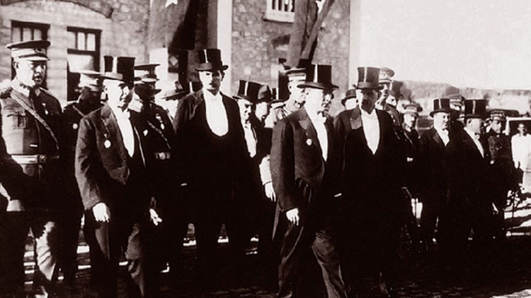 ATATÜRK FOTOĞRAFLARI (10 KASIM GÖRSELLERİ) ATATÜRK FOTOĞRAFLARI (10 KASIM GÖRSELLERİ)