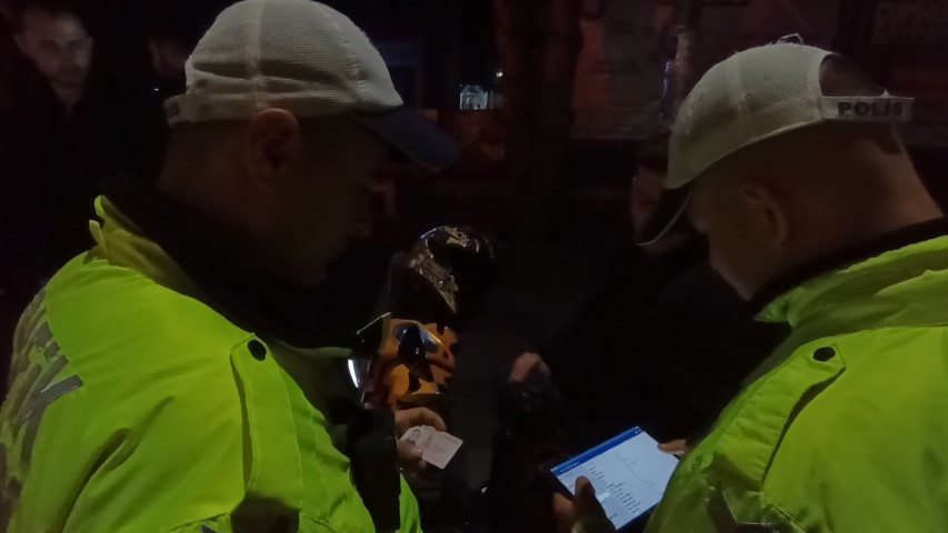 Motosiklet sürücüleri ve yolcuları için yeni zorunluluk Denetimler başladı: Kullanmayanlara para cezası kesilecek