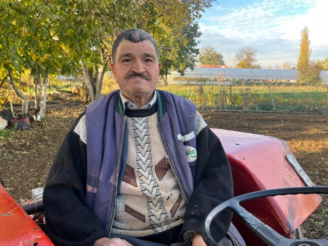 Yönetmelikle zorunlu hale geldi Tarlada yeni dönem: Çiftçi Mehmet Amca kurala uyup ekipmanlar ile işine koyuldu