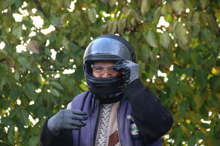 Yönetmelikle zorunlu hale geldi Tarlada yeni dönem: Çiftçi Mehmet Amca kurala uyup ekipmanlar ile işine koyuldu