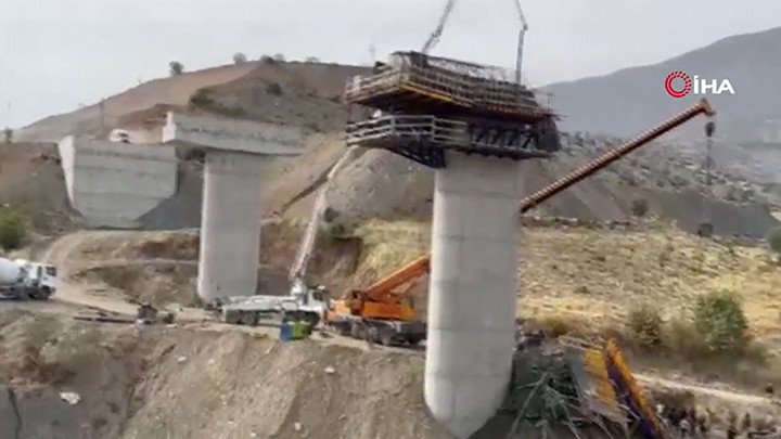 Son dakika... Diyarbakır'da köprü inşaatında çökme: 2 kişi enkaz altında