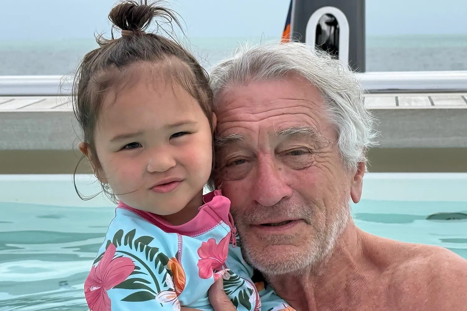 ROBERT DE NIRO