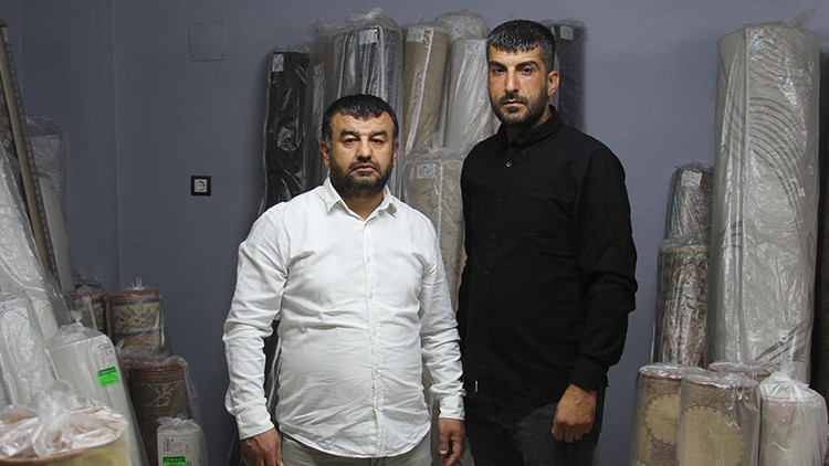 Yıkanması için getirilen halının içinden servet çıktı!