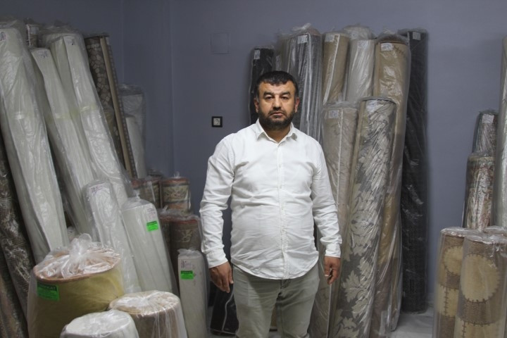 Yıkanması için getirilen halının içinden servet çıktı