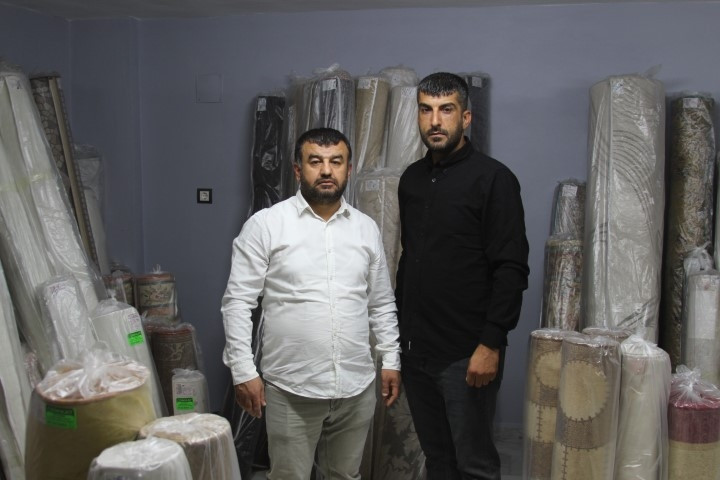 Yıkanması için getirilen halının içinden servet çıktı