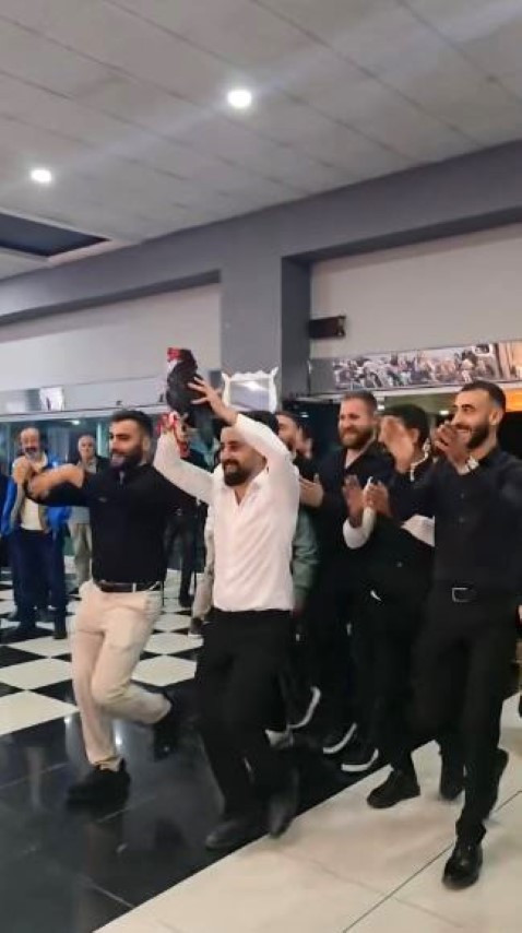 Damada takı töreninde ilginç hediye